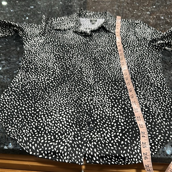 Worthington Black and White Button Down Shirt - Picture 7 of 8